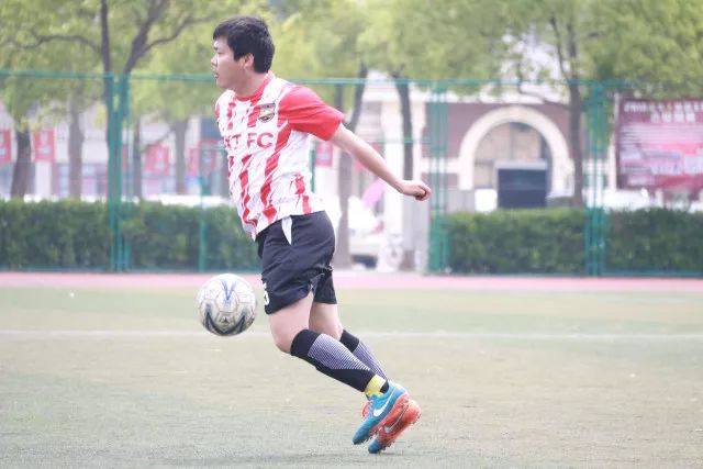 旗鼓相当！尼克斯76人G2共25次交替领先 创近11年季后赛新高